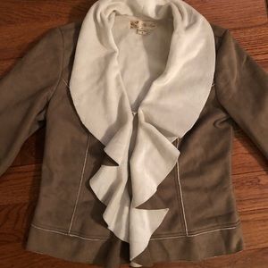 HUGE SALE🎉Super soft tan and white blazer